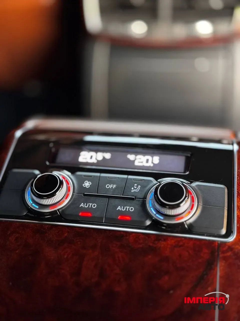 Audi A8 - фото 13