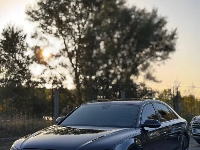 Audi A8 - фото 1