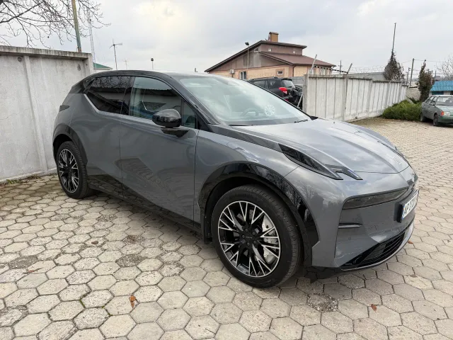 Zeekr X - фото 3