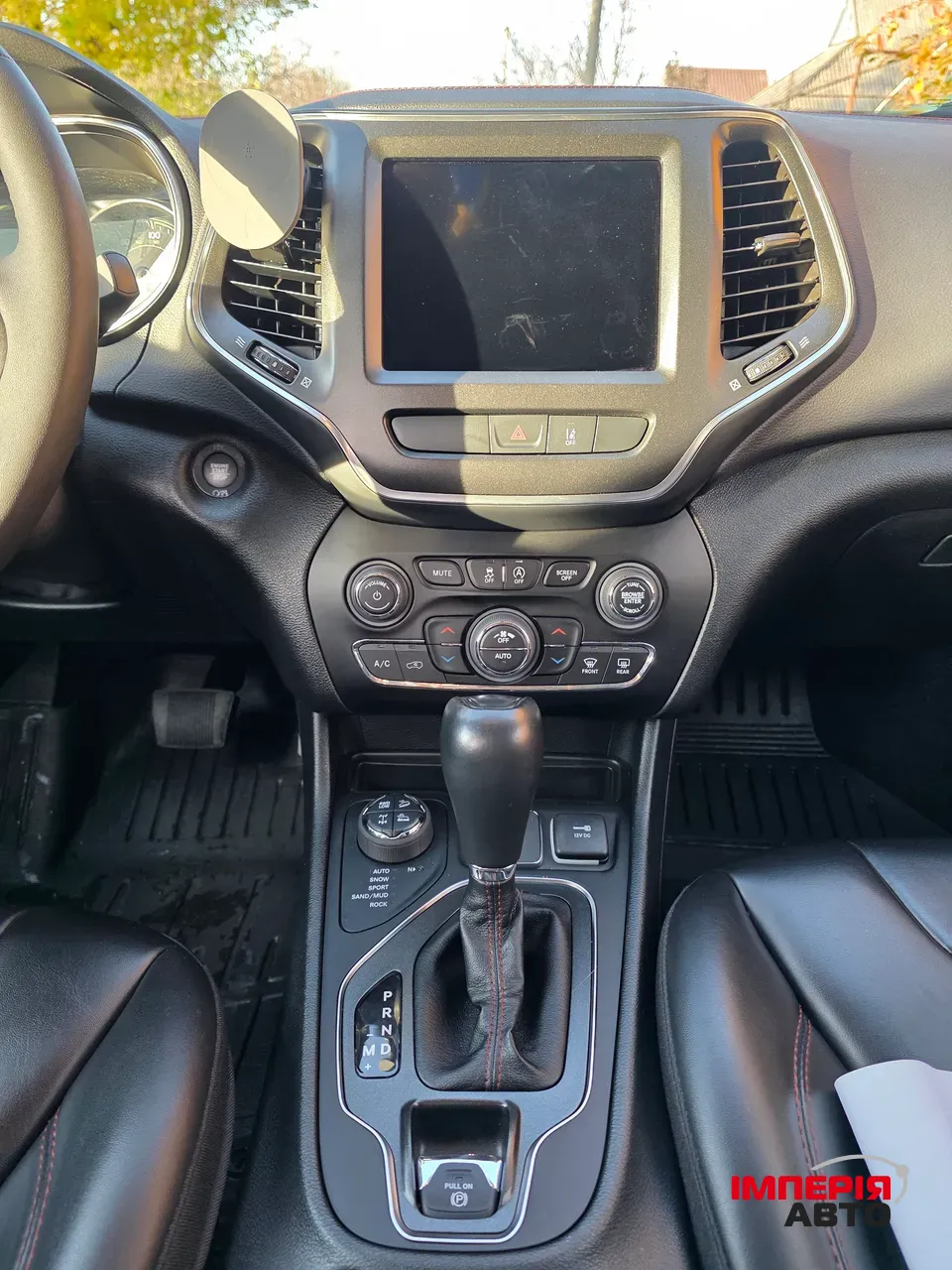 Jeep Cherokee - фото 12