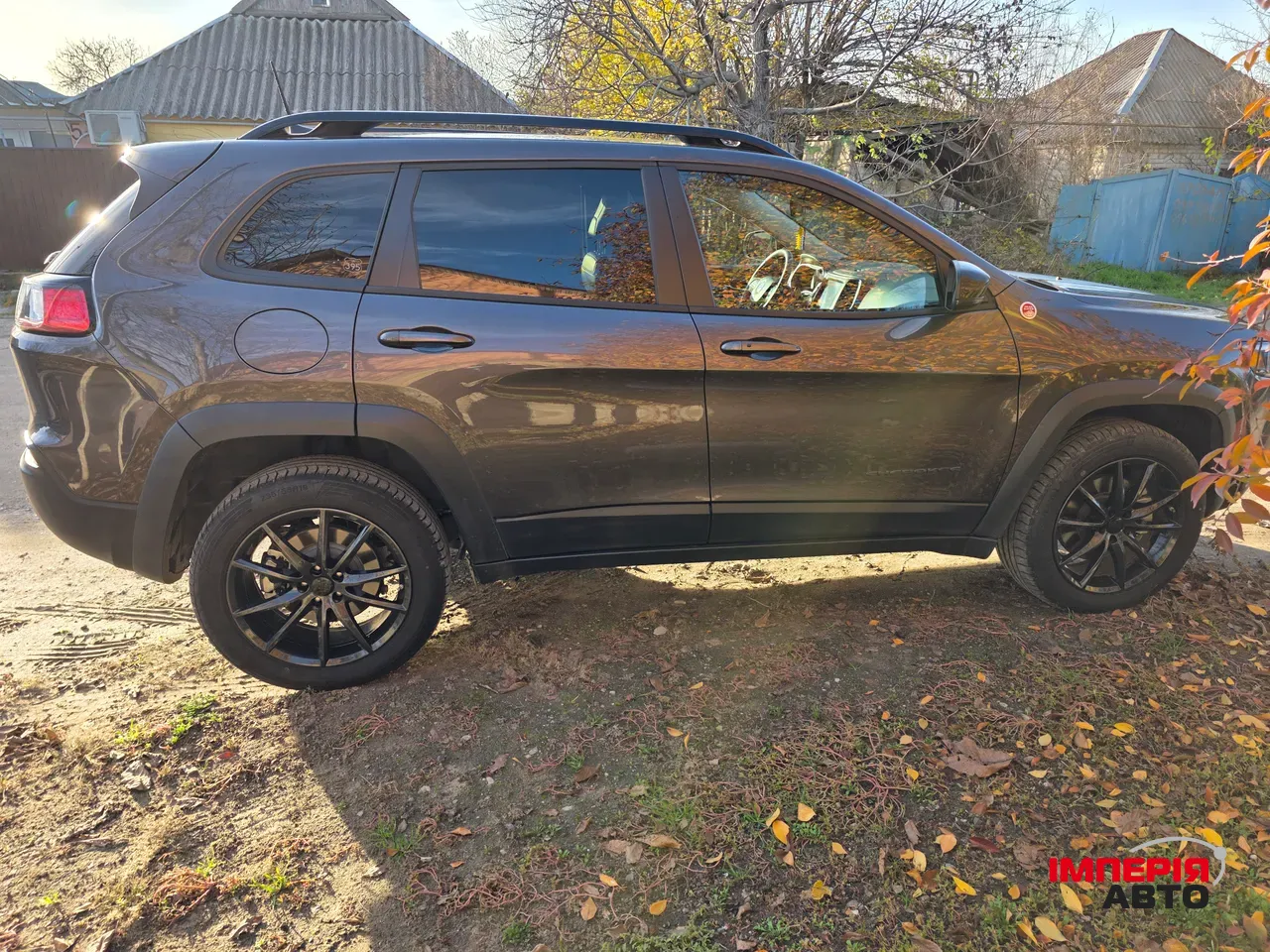 Jeep Cherokee - фото 11