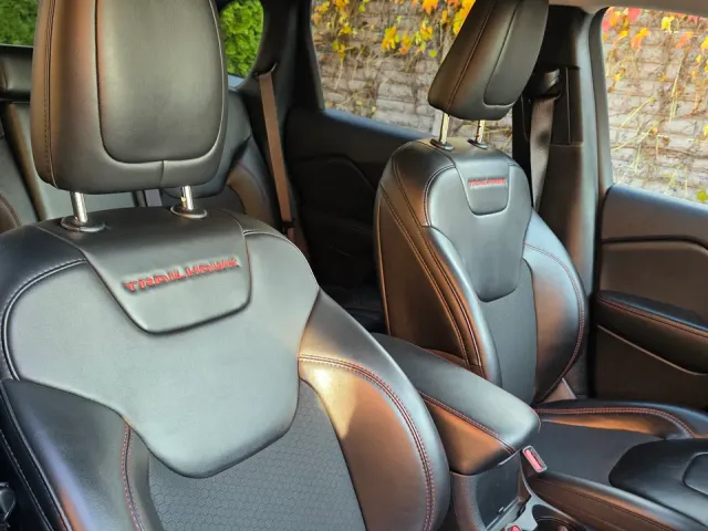 Jeep Cherokee - фото 4