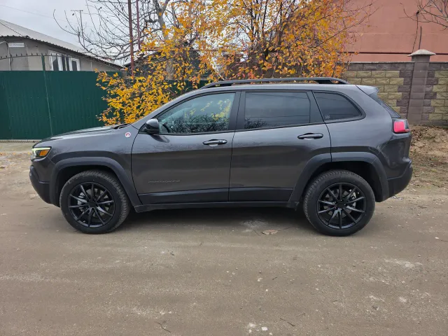 Jeep Cherokee - фото 2