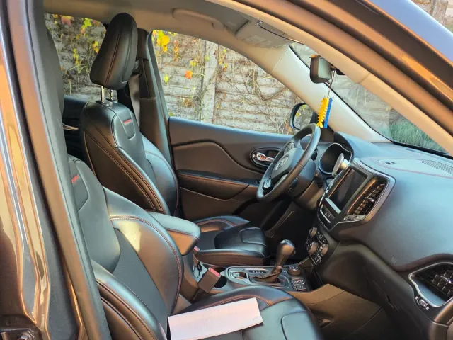 Jeep Cherokee - фото 5