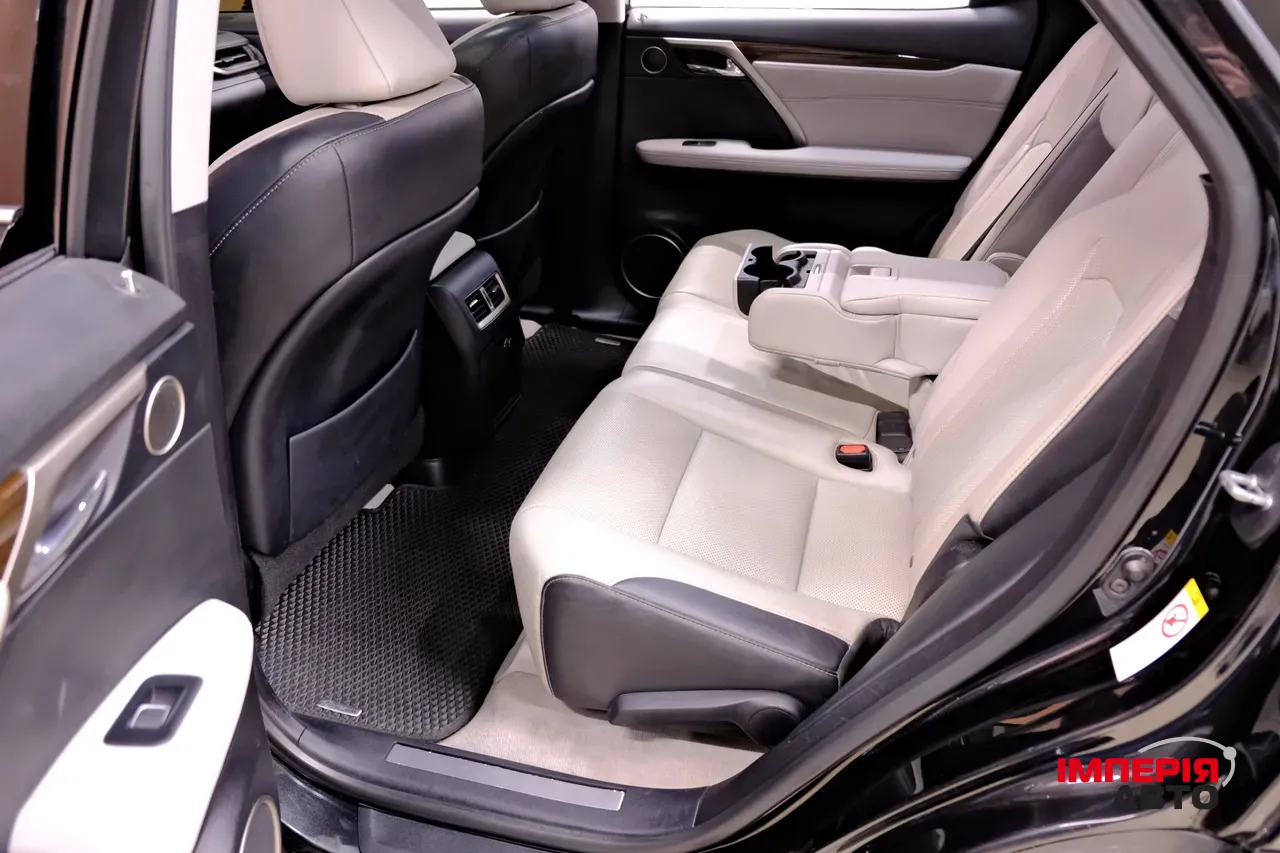 Lexus RX - фото 8