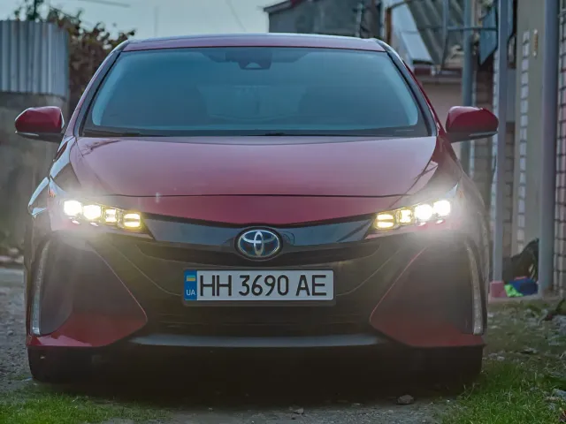 Toyota Prius - фото 1
