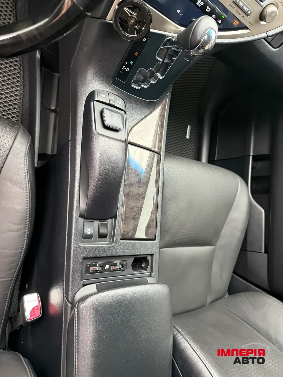 Lexus RX - фото 12