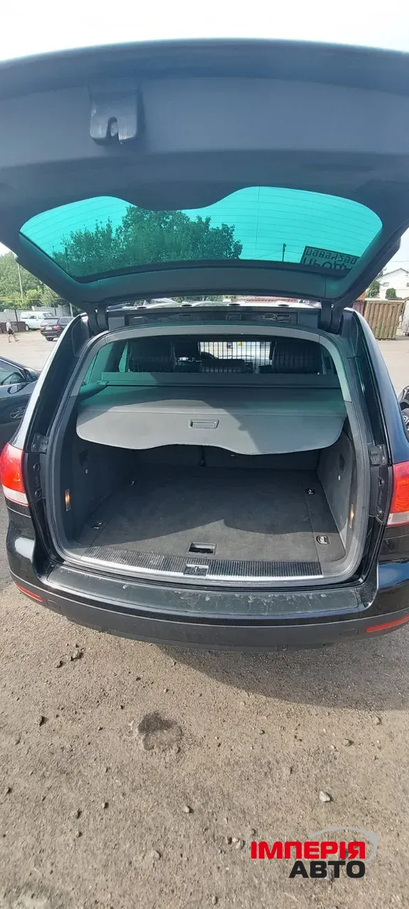 Volkswagen Touareg - фото 2