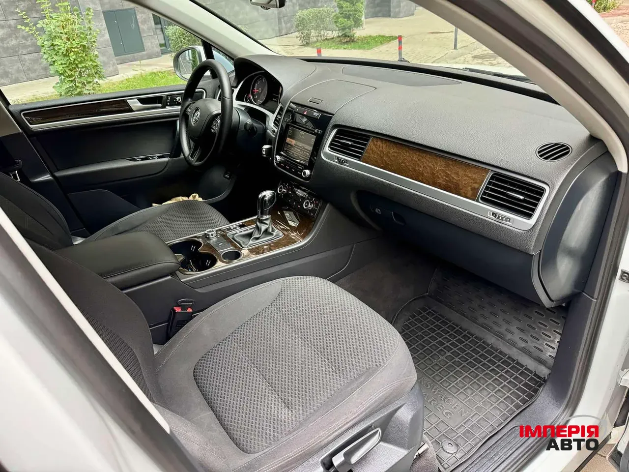 Volkswagen Touareg - фото 12