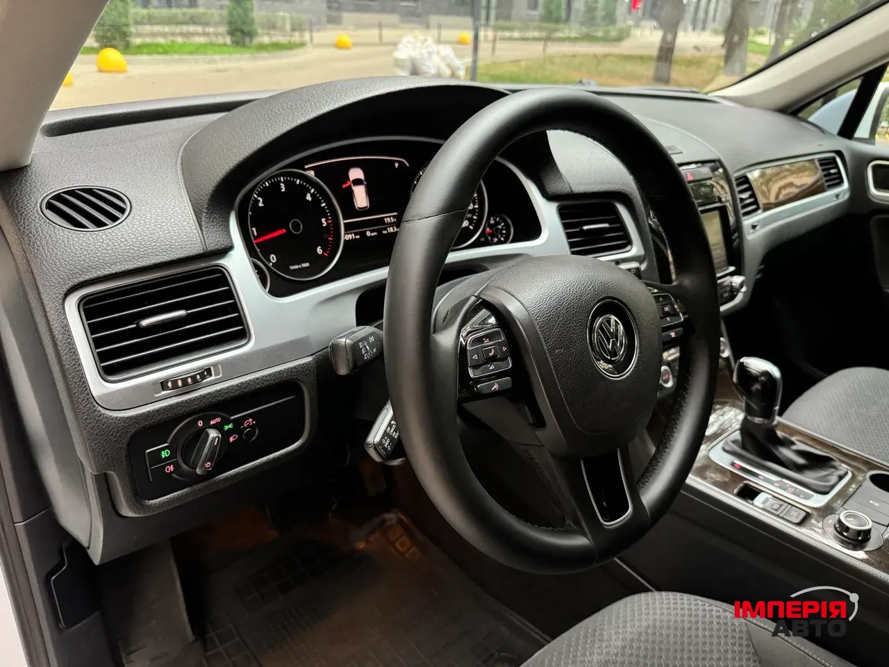 Volkswagen Touareg - фото 8