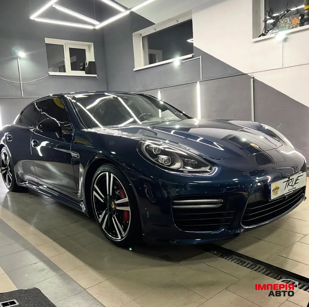 Porsche Panamera - фото 1