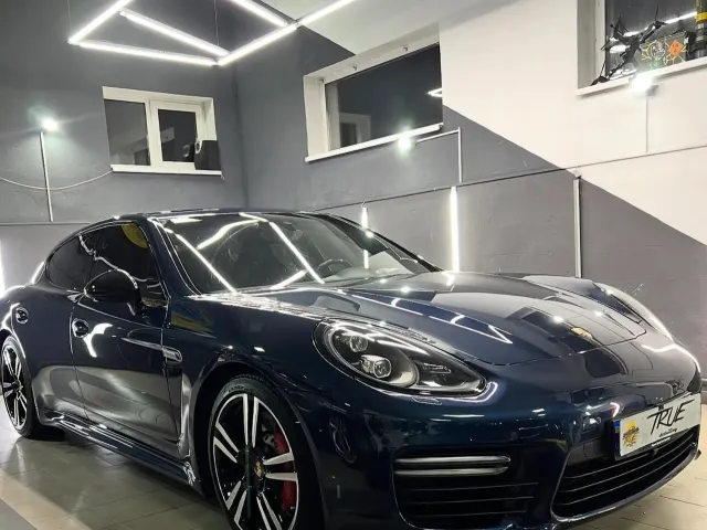 Porsche Panamera - фото 1