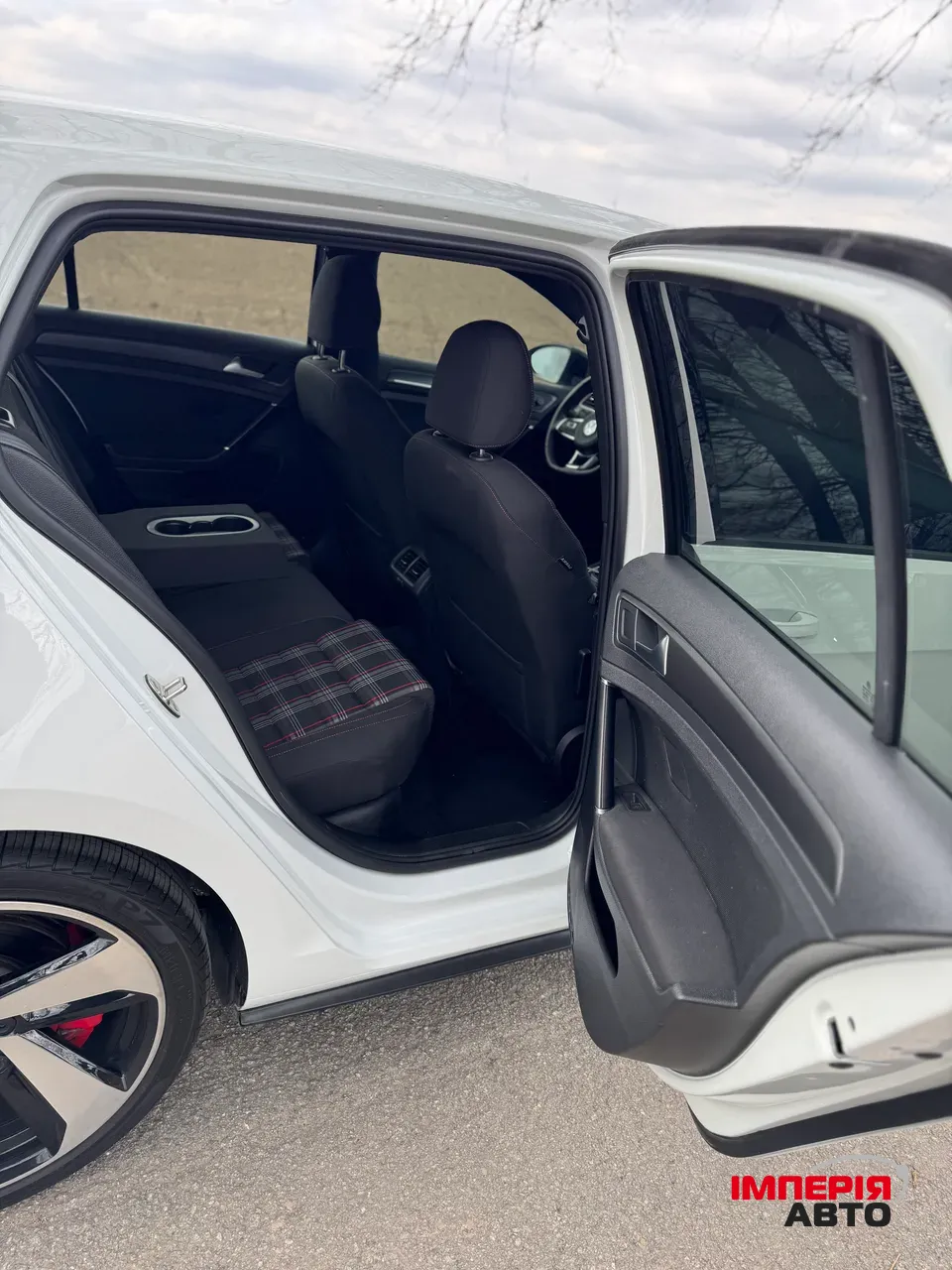 Volkswagen Golf GTI - фото 11