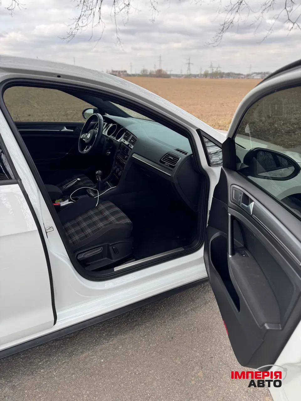 Volkswagen Golf GTI - фото 12