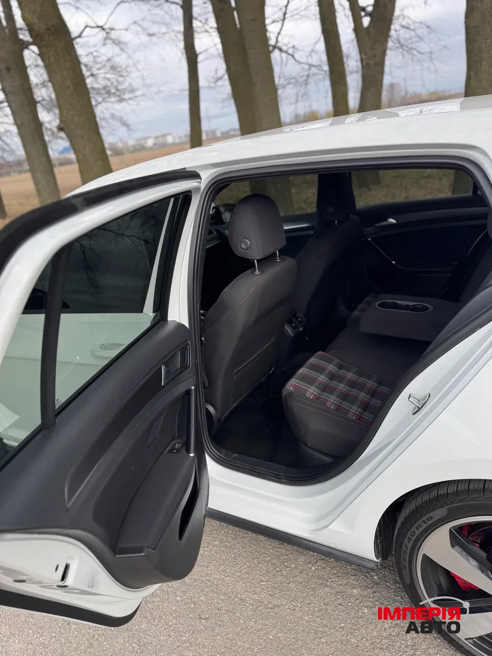 Volkswagen Golf GTI - фото 10