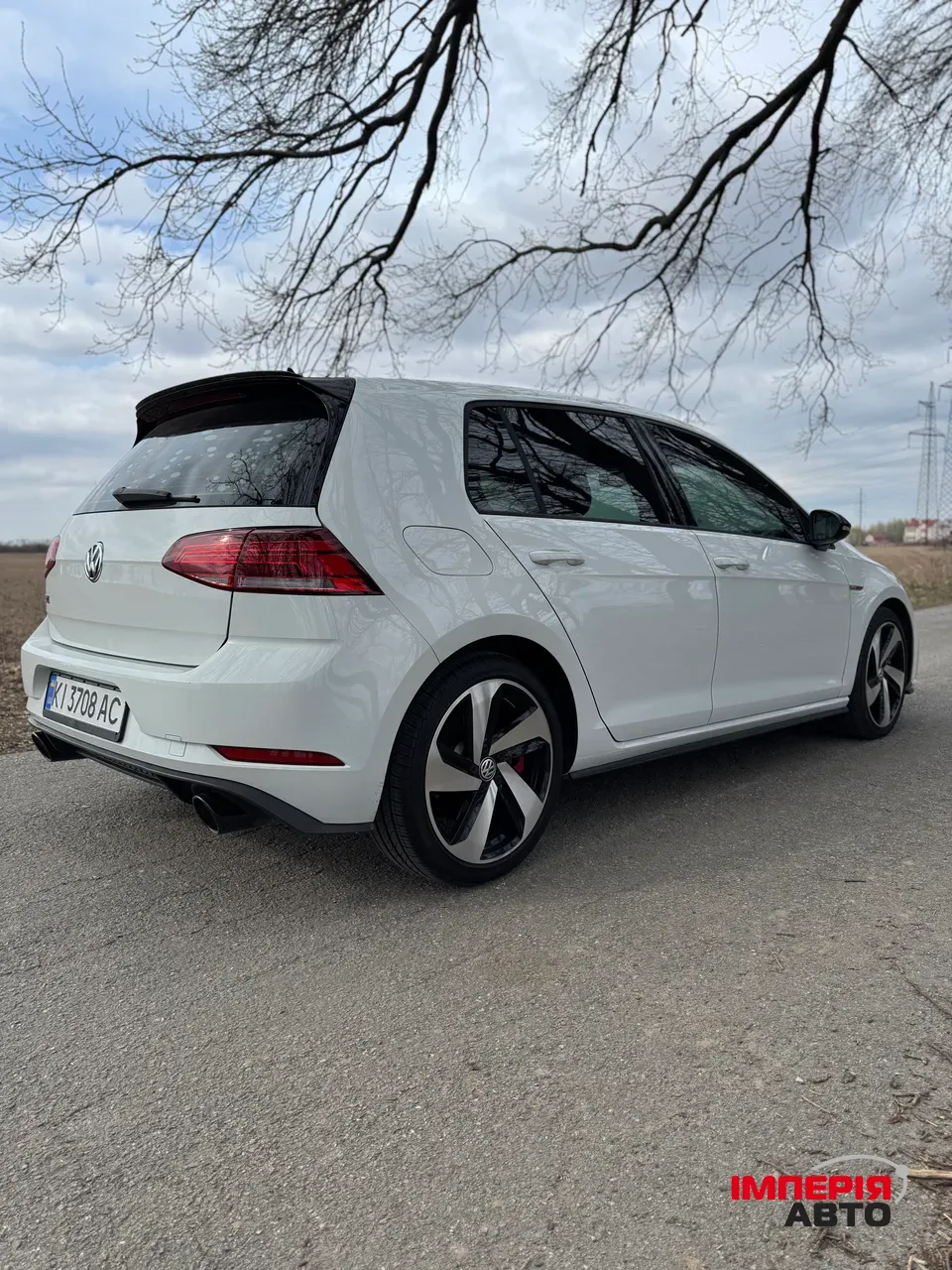 Volkswagen Golf GTI - фото 6