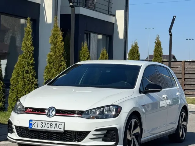 Volkswagen Golf GTI - фото 1