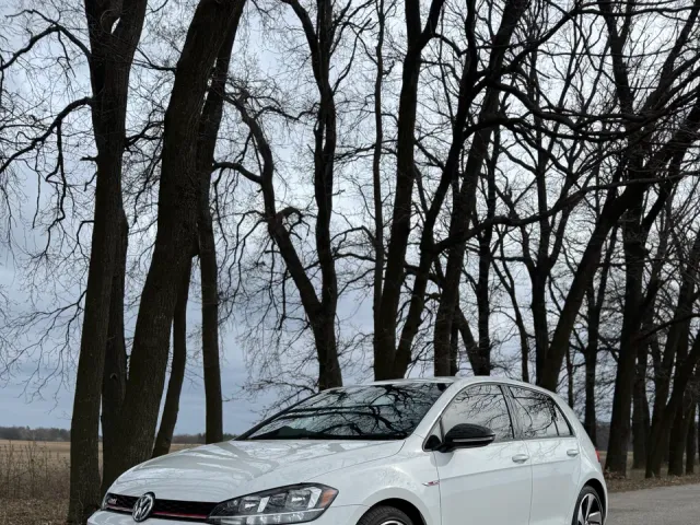 Volkswagen Golf GTI - фото 3