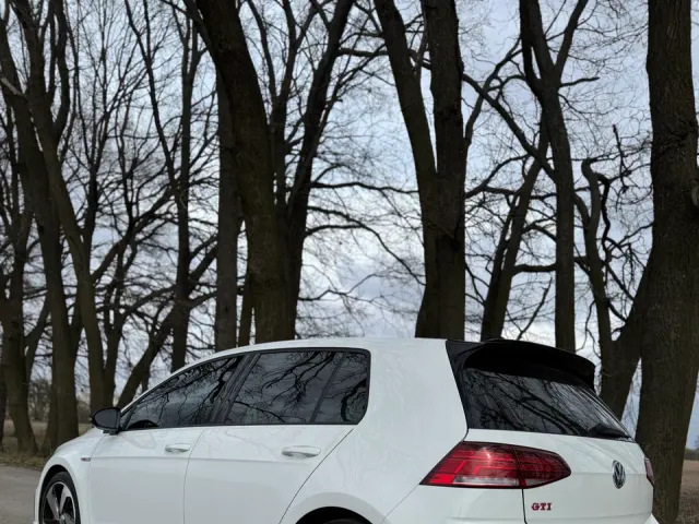 Volkswagen Golf GTI - фото 4