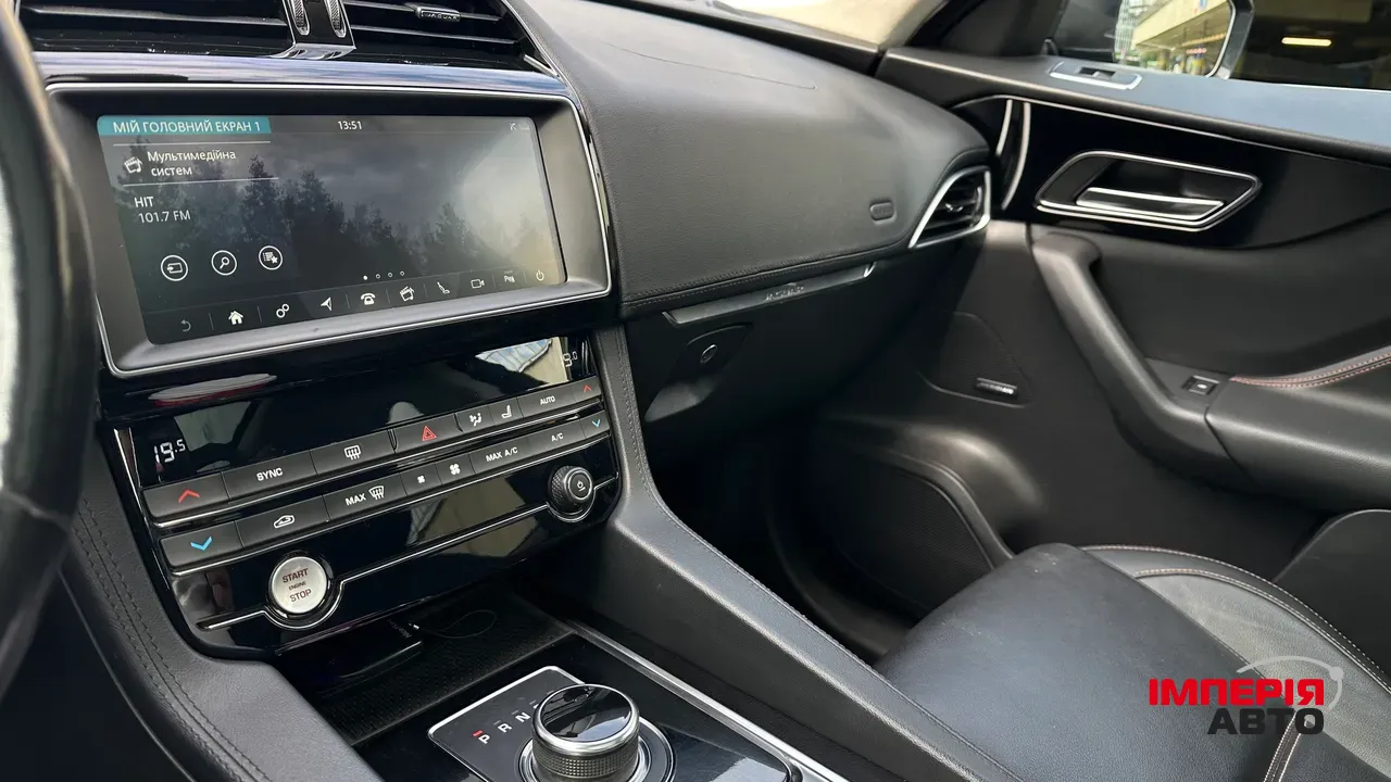 Jaguar F-Pace - фото 12