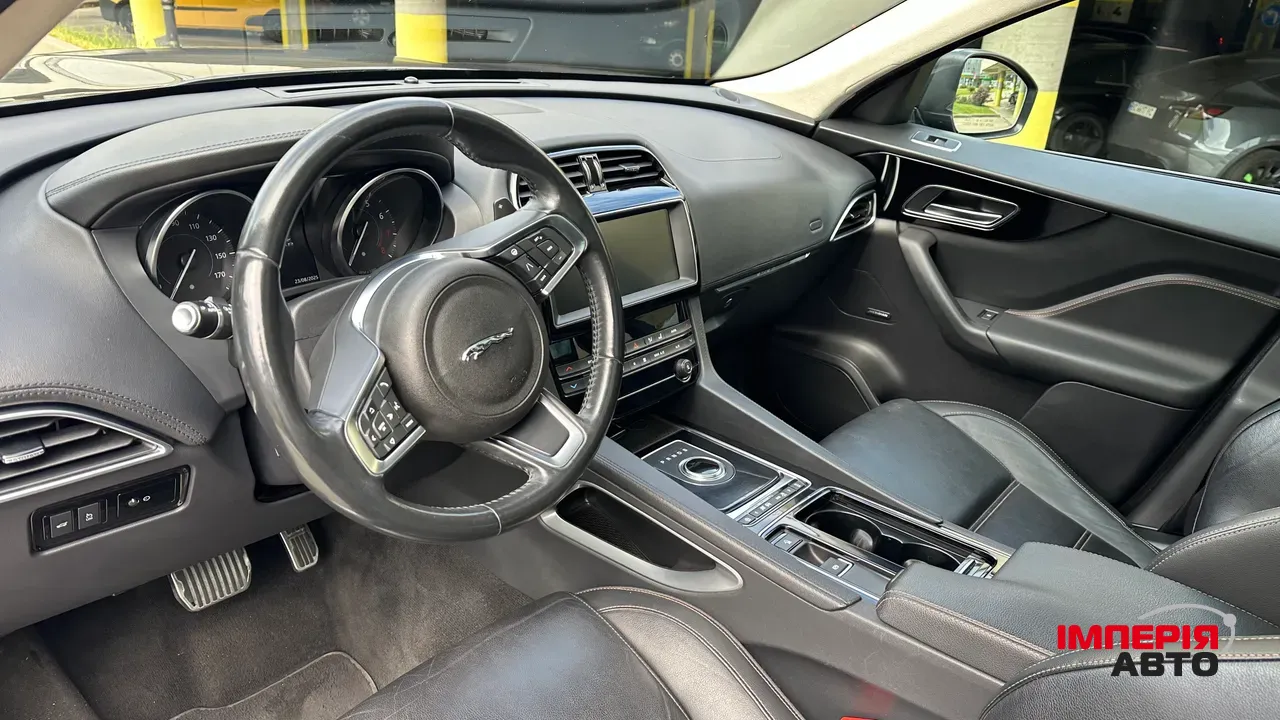 Jaguar F-Pace - фото 7