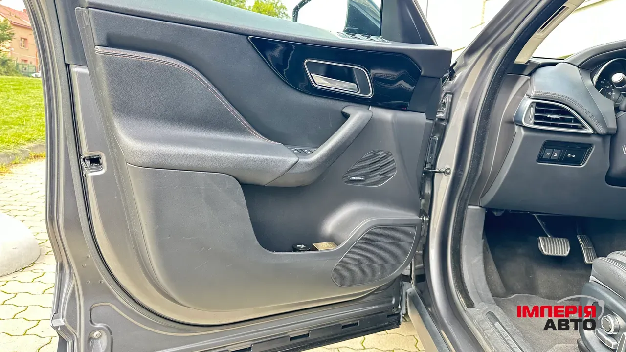 Jaguar F-Pace - фото 6