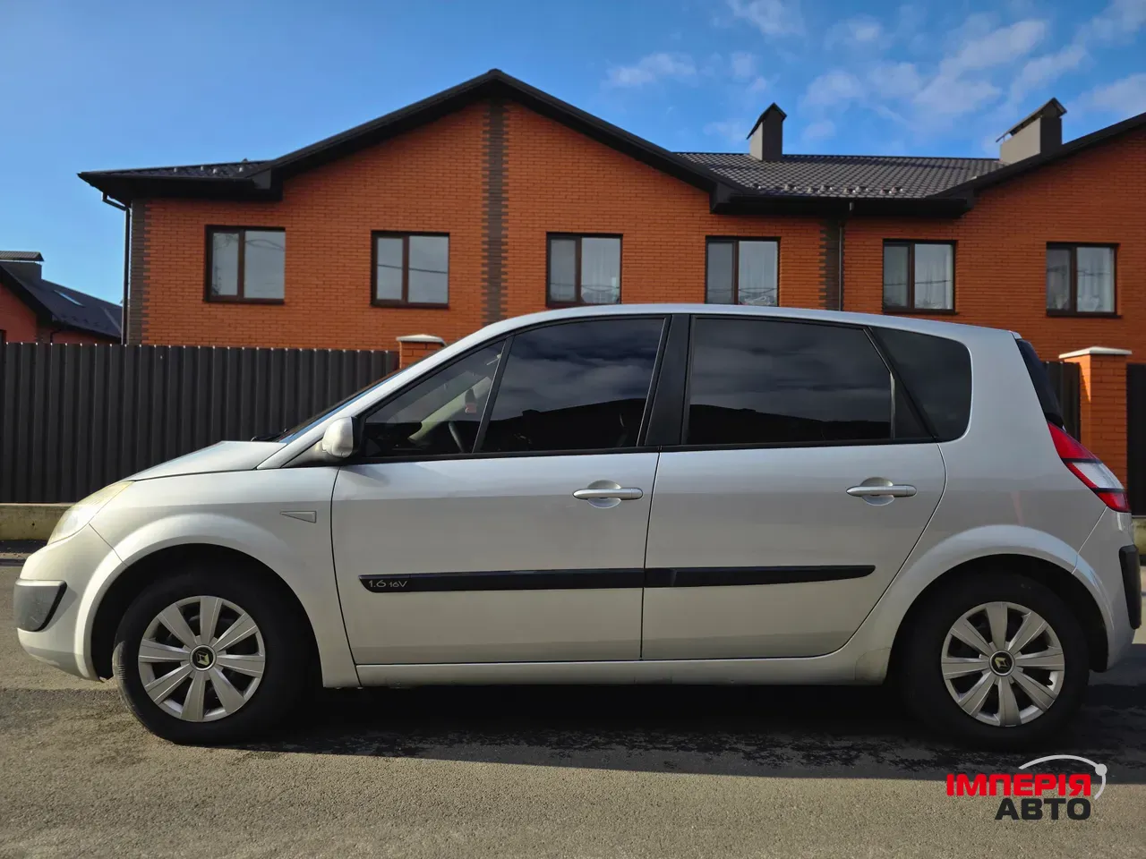 Renault Scenic - фото 8