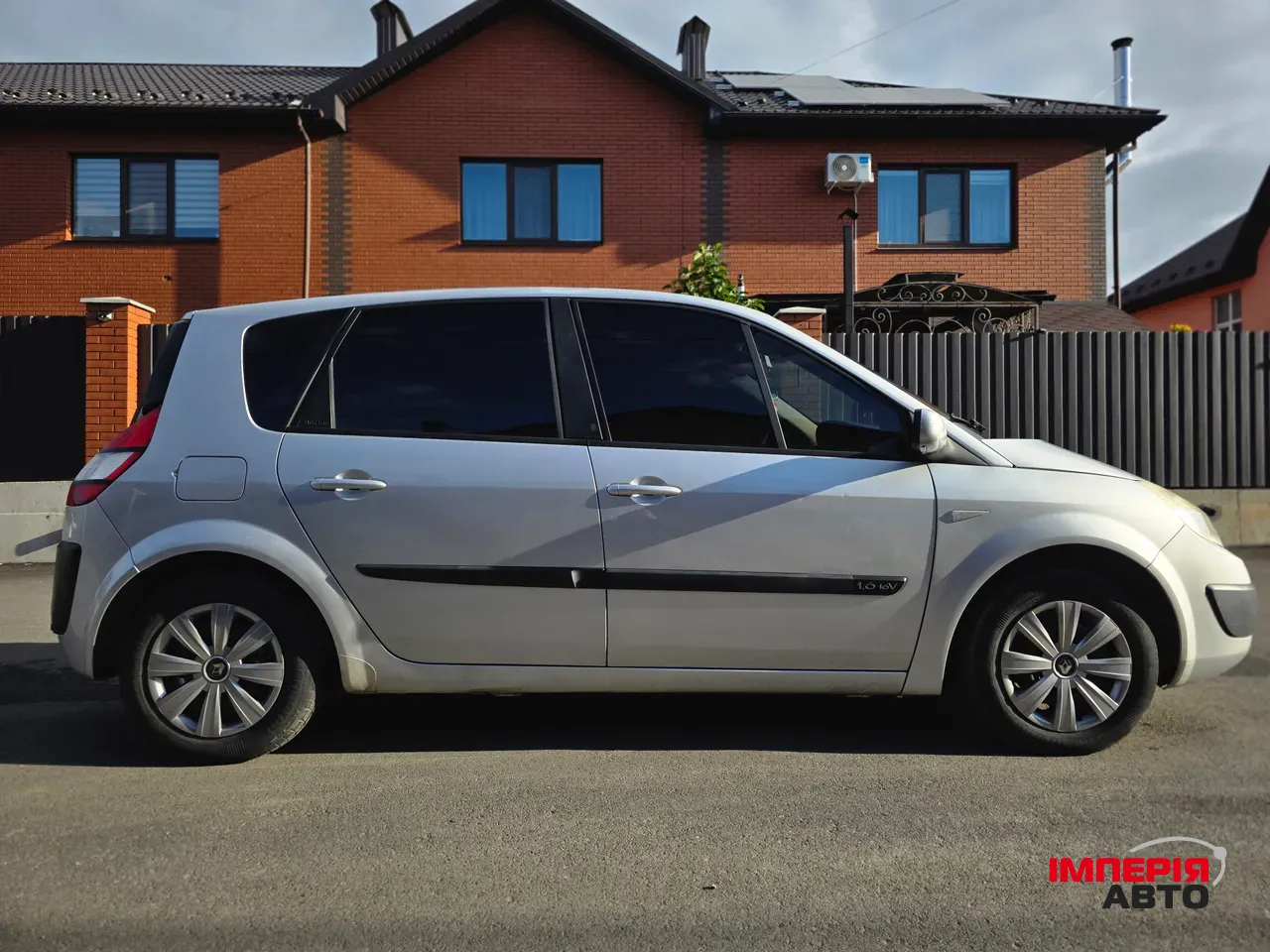 Renault Scenic - фото 9