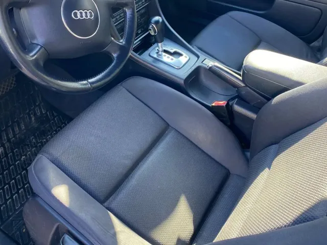 Audi A4 - фото 5