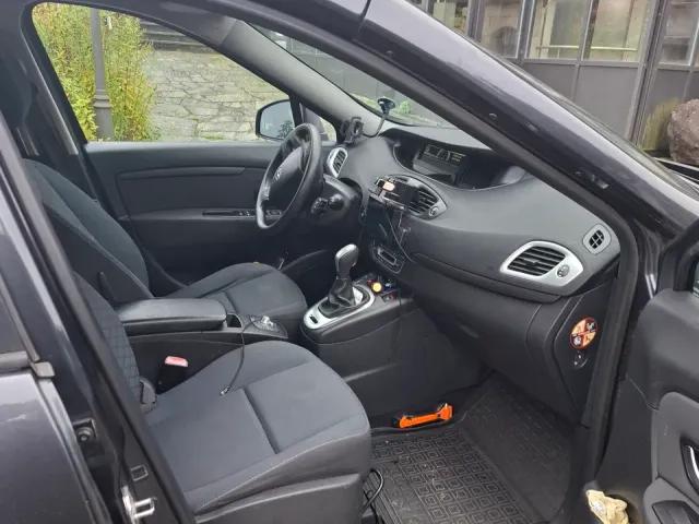 Renault Scenic - фото 4