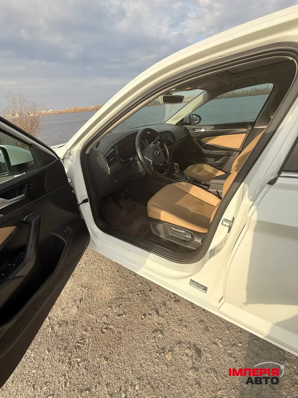 Volkswagen Jetta - фото 2