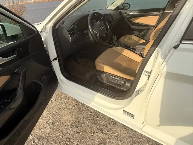 Volkswagen Jetta - фото 2