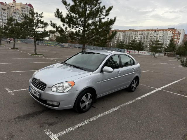 Hyundai Accent - фото 1