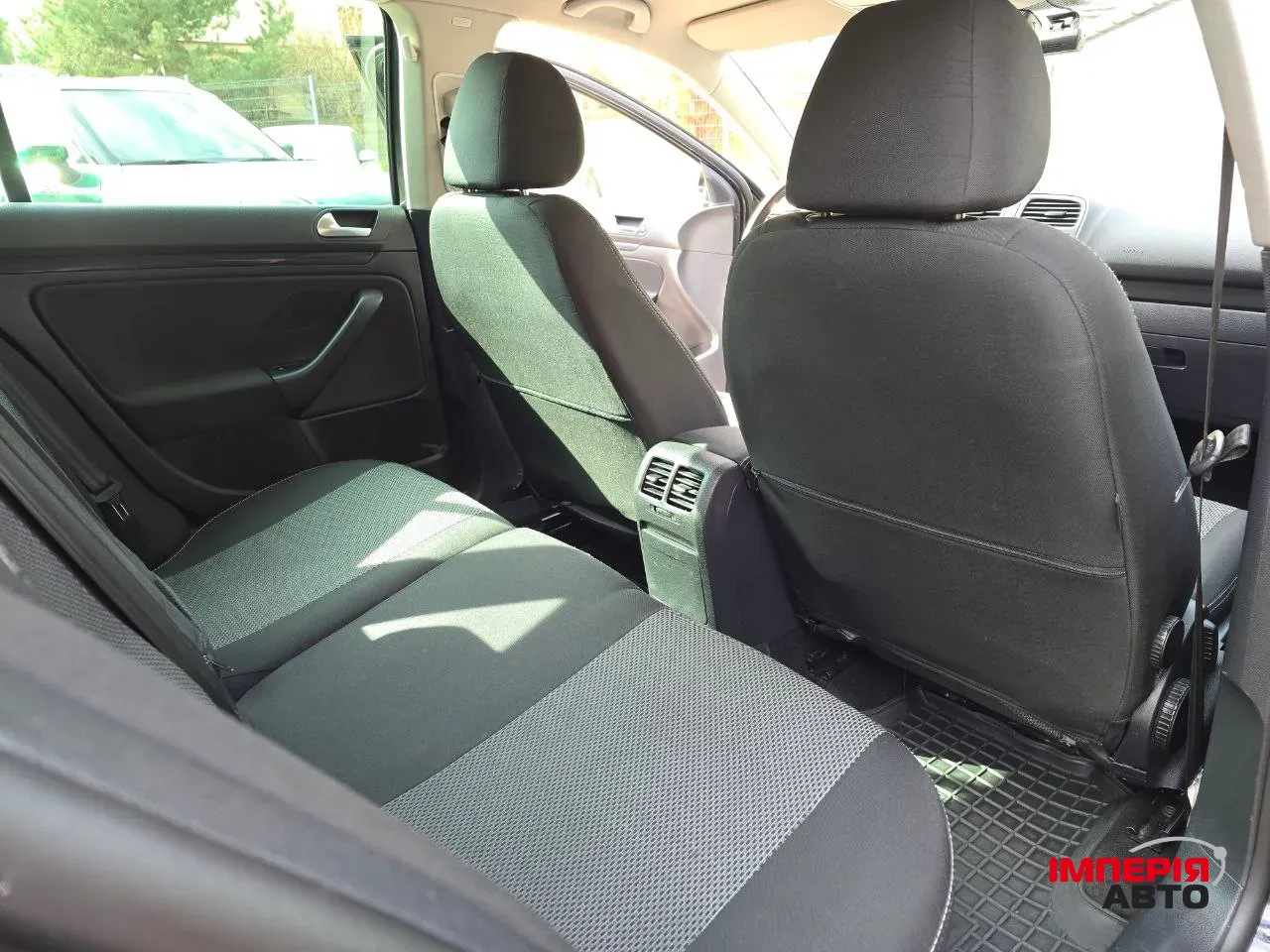 Volkswagen Golf - фото 16