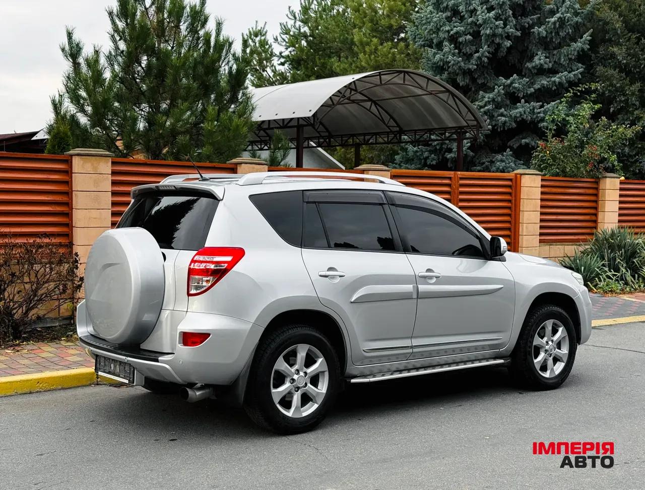 Toyota RAV4 - фото 2