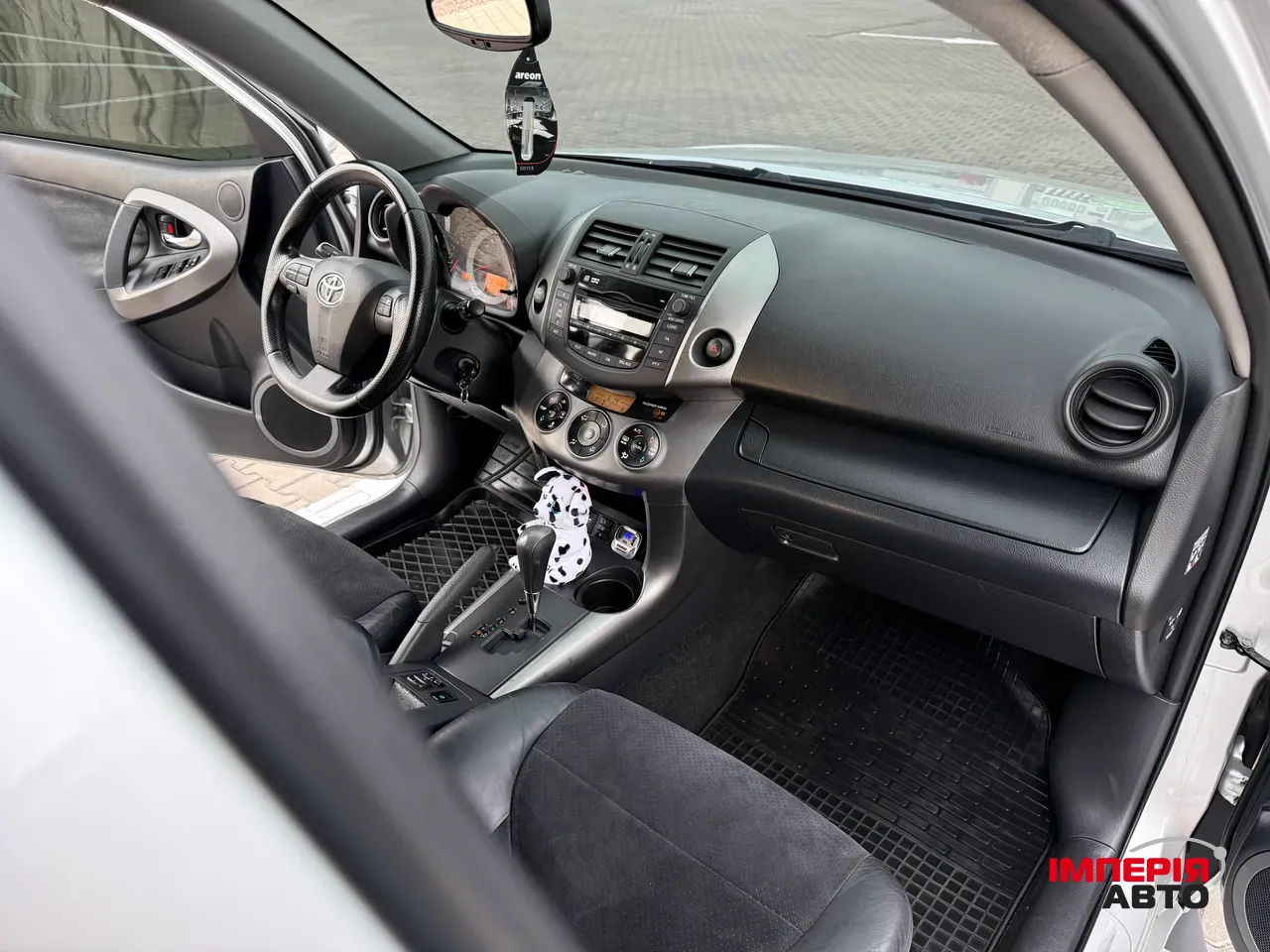 Toyota RAV4 - фото 10