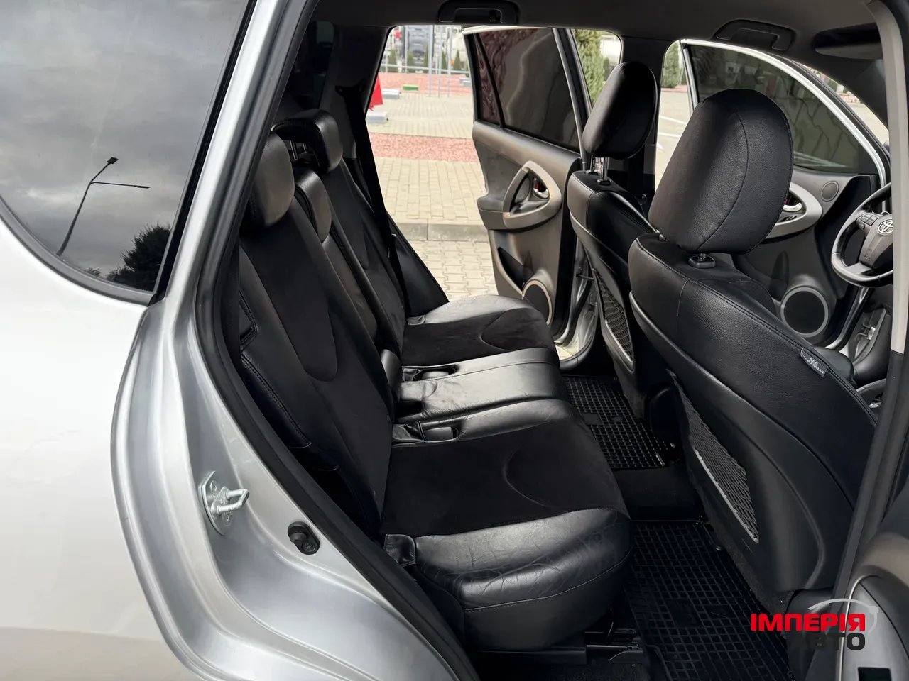 Toyota RAV4 - фото 11