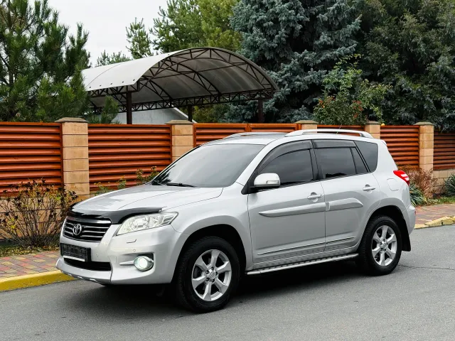 Toyota RAV4 - фото 5