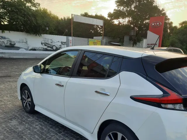 Nissan Leaf - фото 5