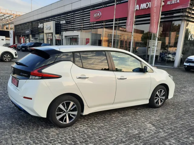 Nissan Leaf - фото 4