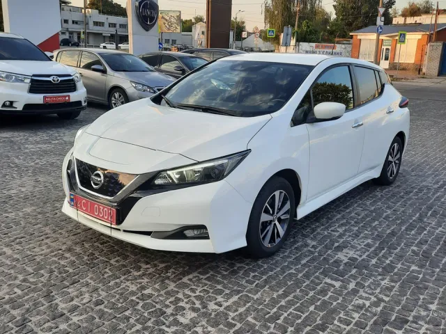Nissan Leaf - фото 1