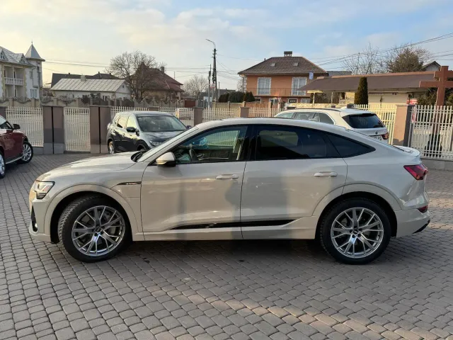 Audi e-tron Sportback - фото 4
