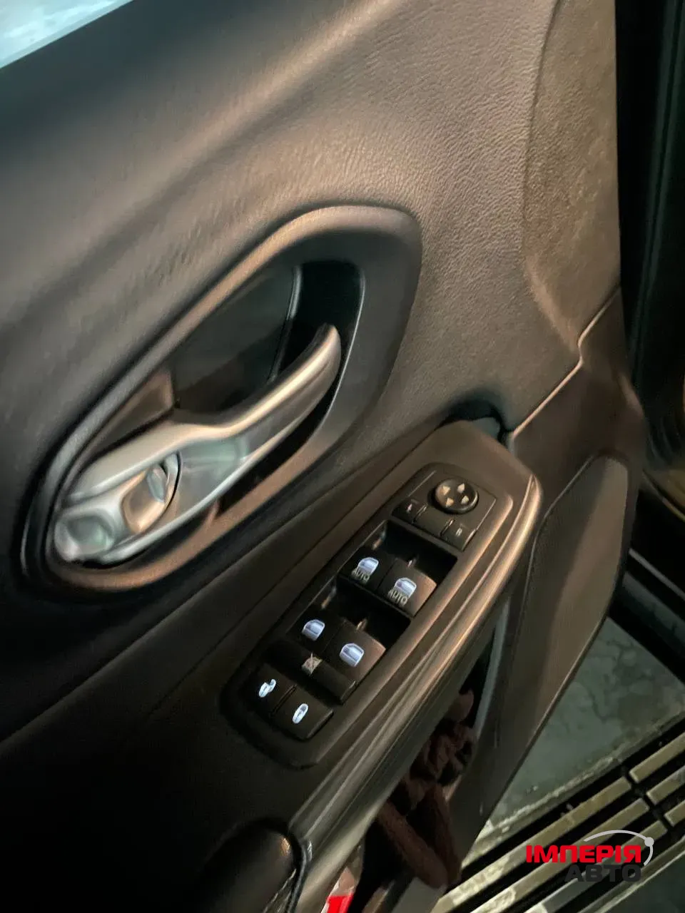 Jeep Cherokee - фото 2