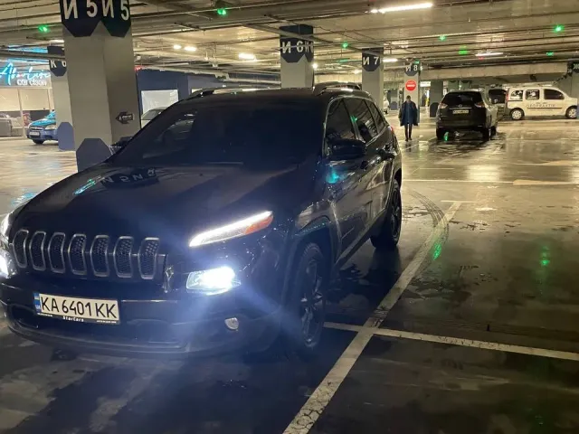 Jeep Cherokee - фото 1