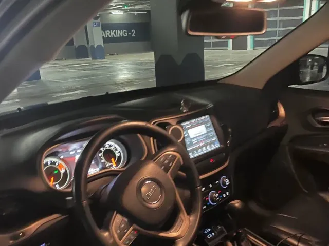 Jeep Cherokee - фото 4