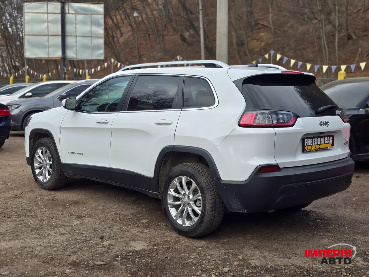 Jeep Cherokee - фото 7