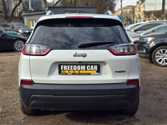 Jeep Cherokee - фото 5