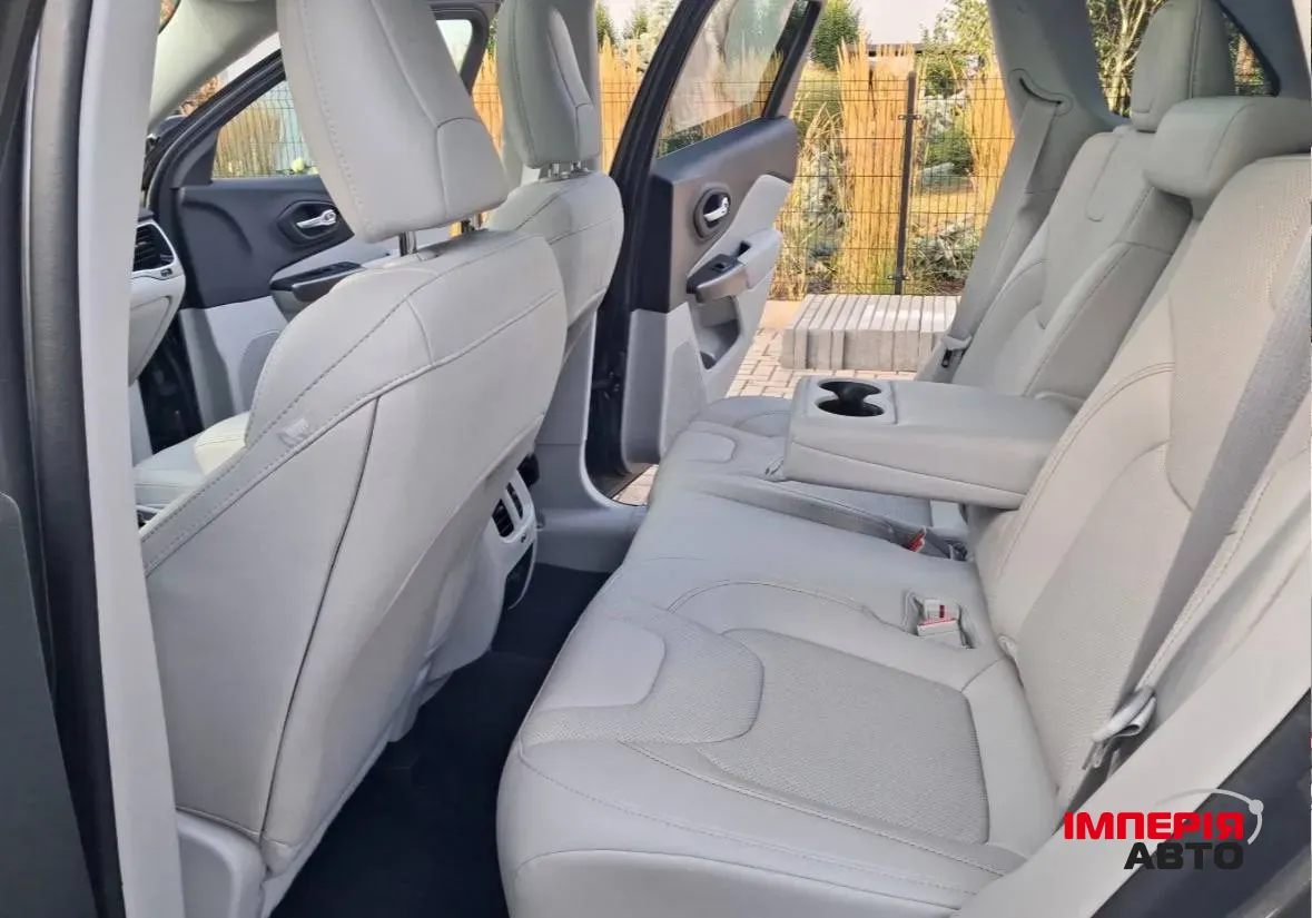 Jeep Cherokee - фото 11