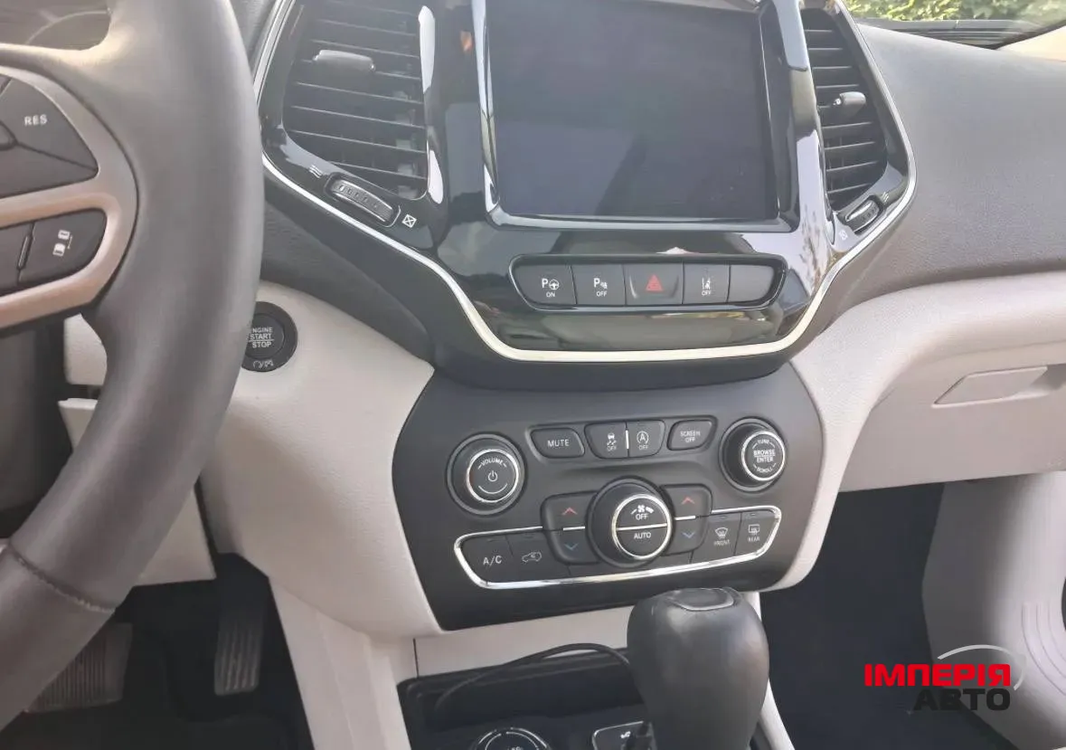 Jeep Cherokee - фото 8