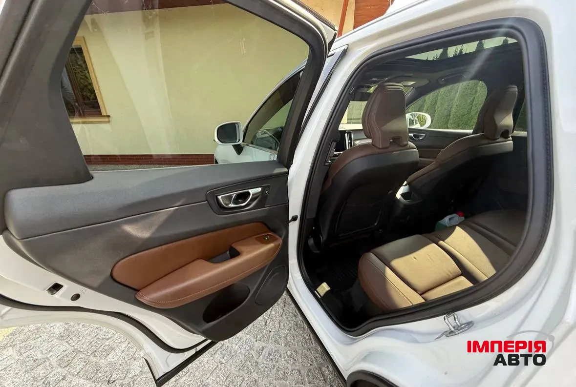 Volvo XC60 - фото 10